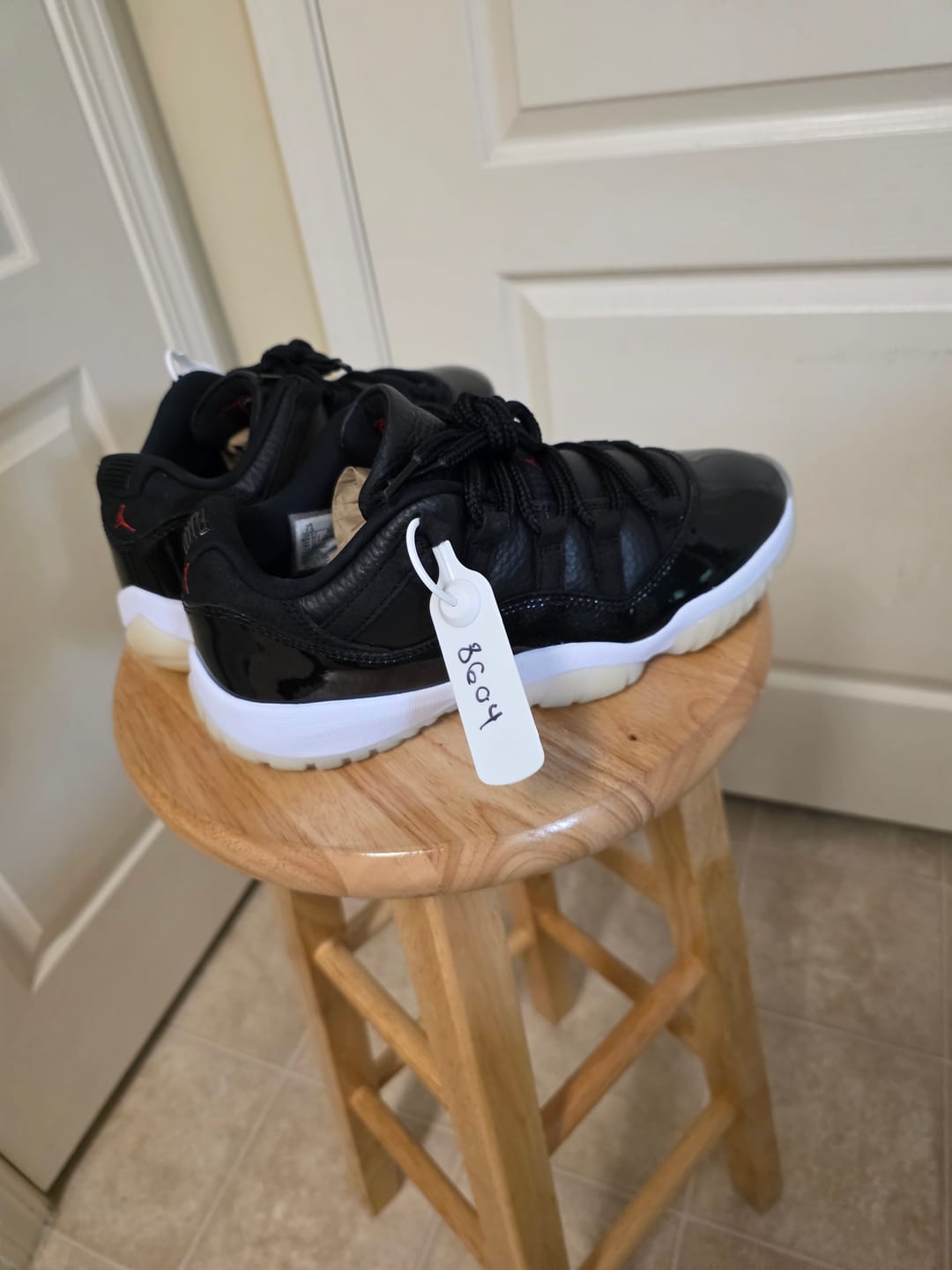 Customer photo review of Jordan 11 Retro Low 72-10 7.5M/9W