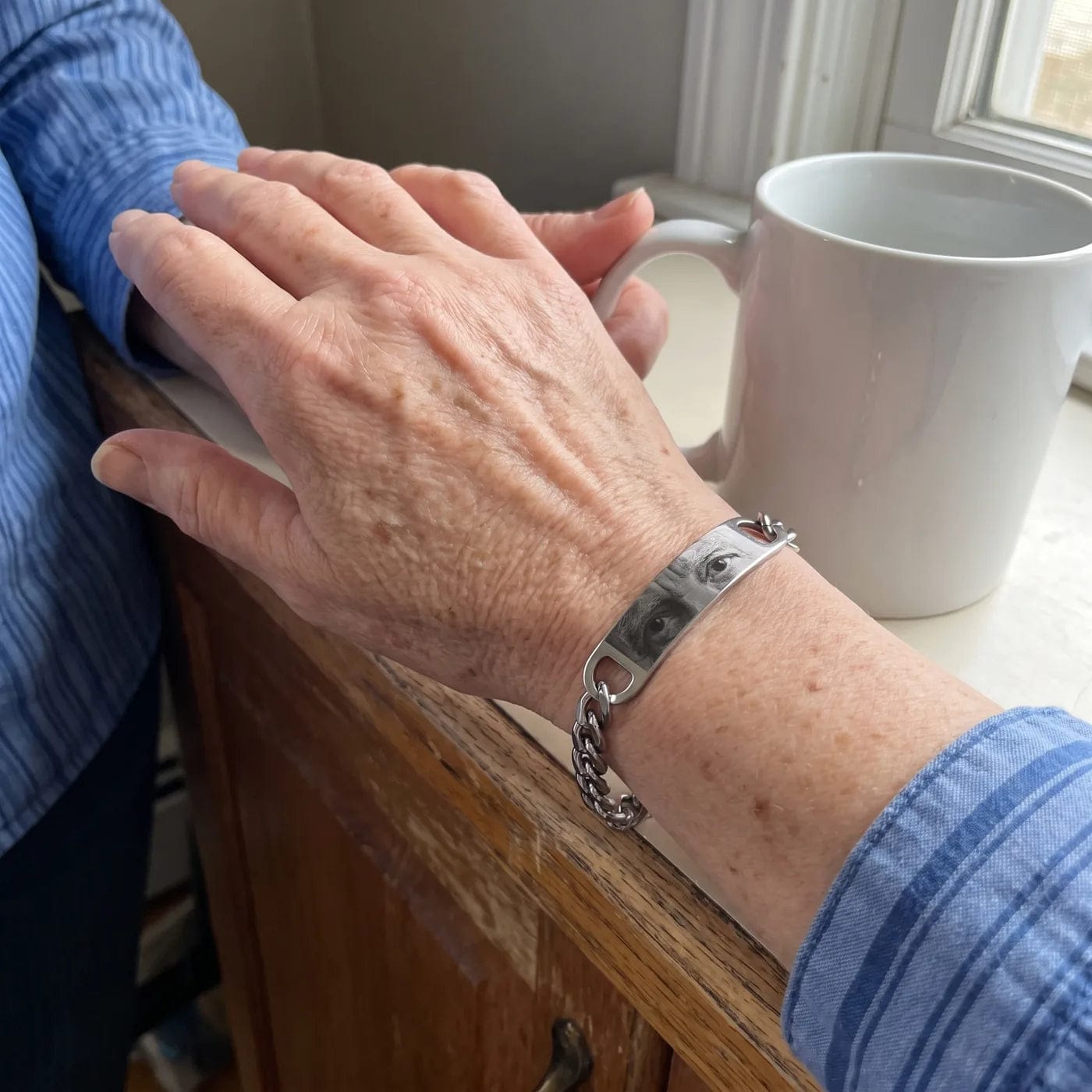 Customer photo review of Pulsera Ojo Eterno | Joyería Personalizable