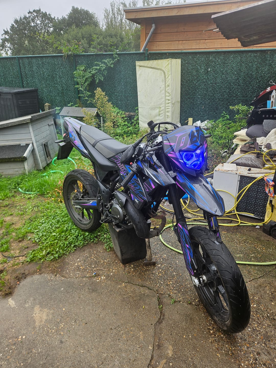 Customer photo review of PRESENCE - Graphics kit