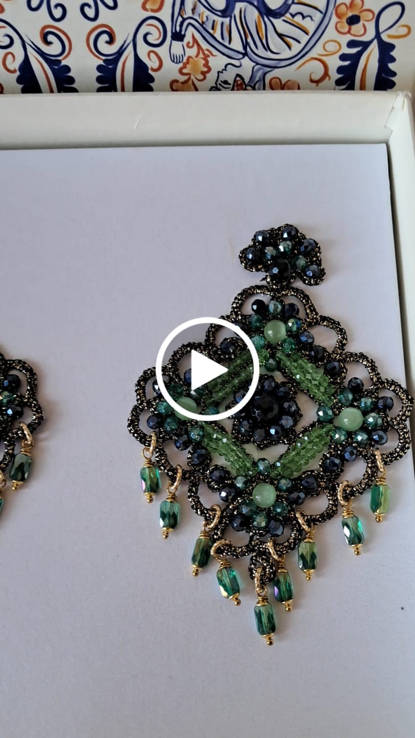 Customer video review of Orecchini aquilone verde