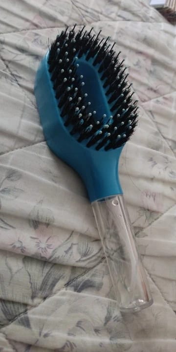 Customer photo review of Scalvée™ Anti-Frizz Hair Brush