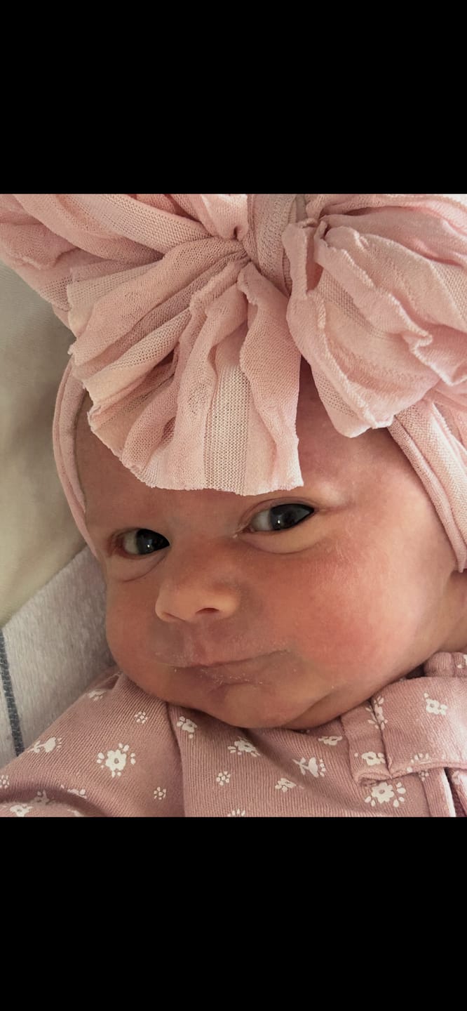 Customer photo review of Cedar Green | Signature Ruffled Baby Headband