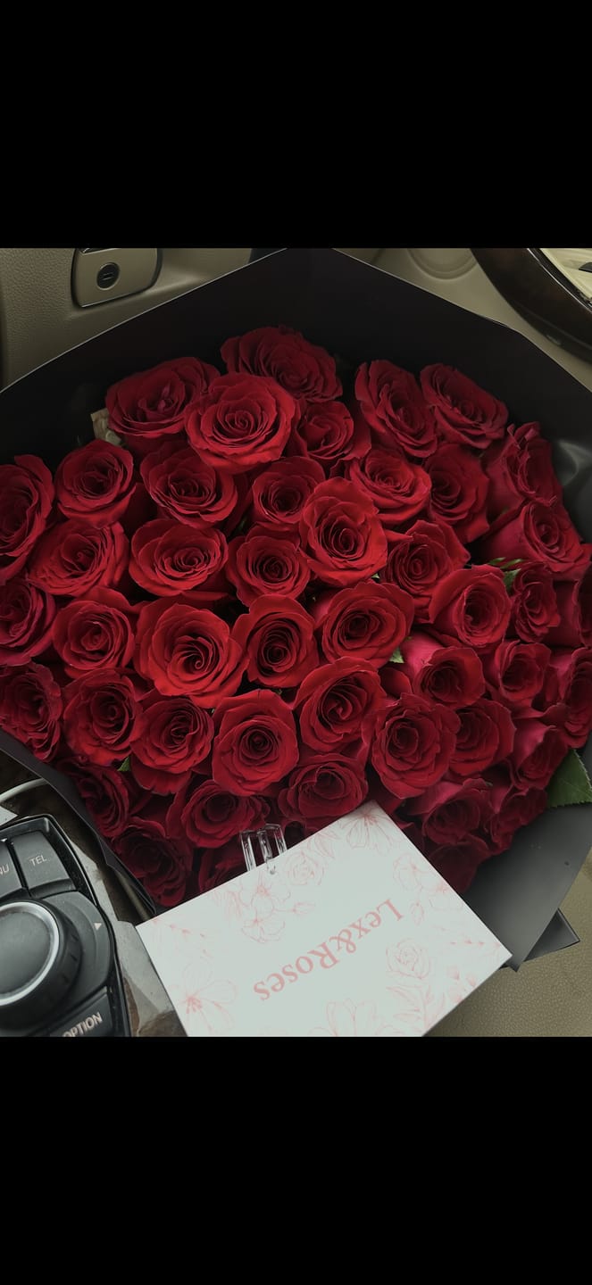 Customer photo review of Red Rose Bouquet