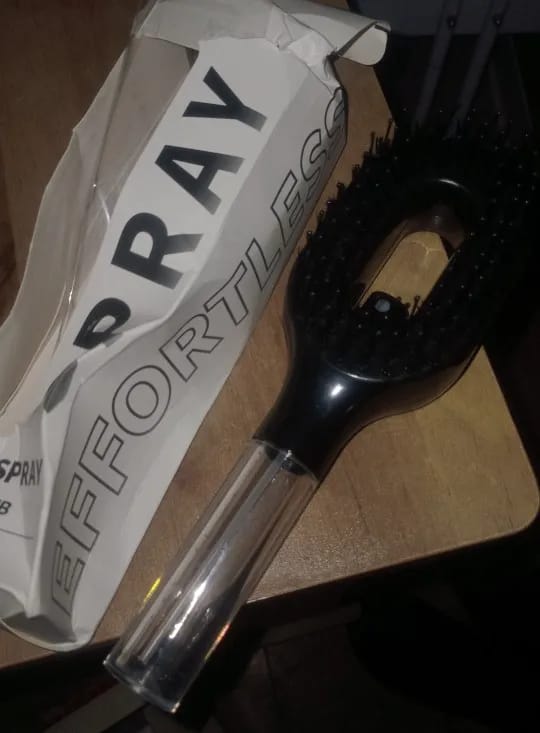 Customer photo review of Scalvée™ Anti-Frizz Hair Brush