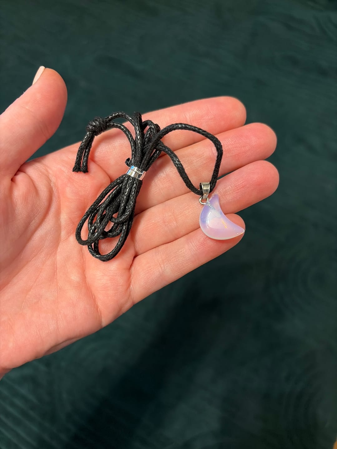 Customer photo review of Edelstein-Anhänger Mondform – Naturstein Kette Witchy Schmuck