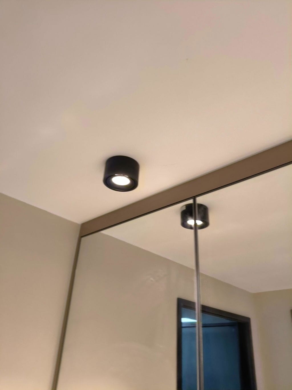 Customer photo review of Orange-Ring Aluminium Ceiling Light, Integrated LED, 10 cm