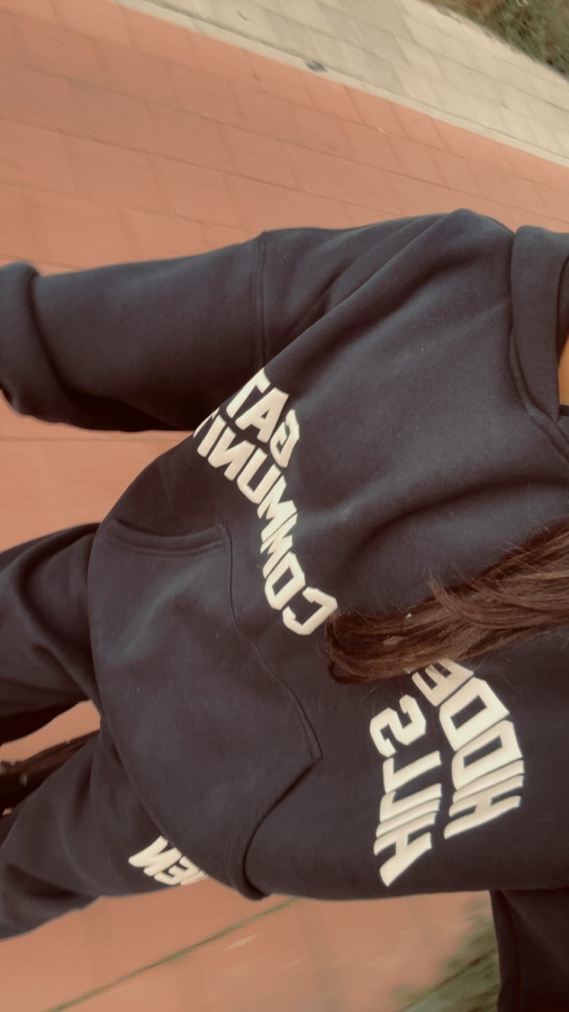 Customer photo review of GATED COMMUNITY HOODIE NAVY