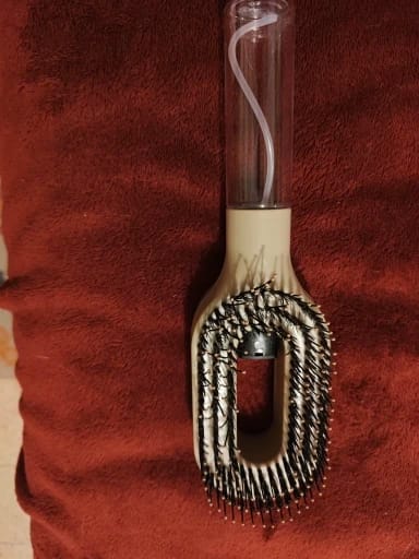Customer photo review of Scalvée™ Anti-Frizz Hair Brush