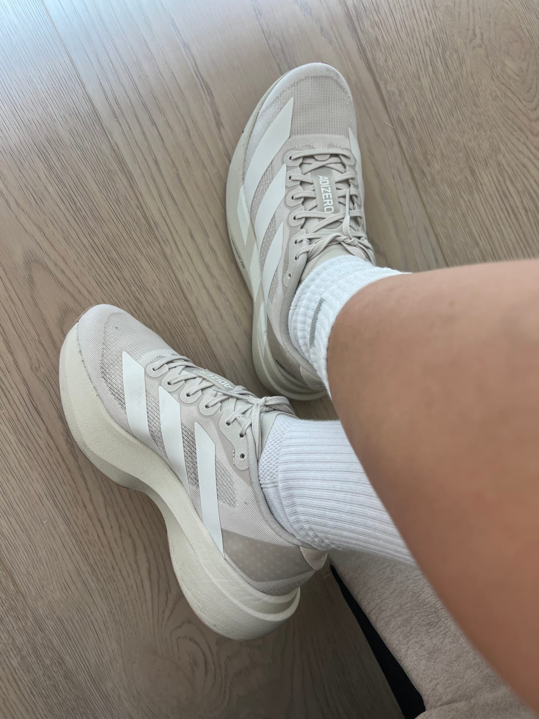 Customer photo review of Sapatilhas Adidas Adizero Evo SL J Bege