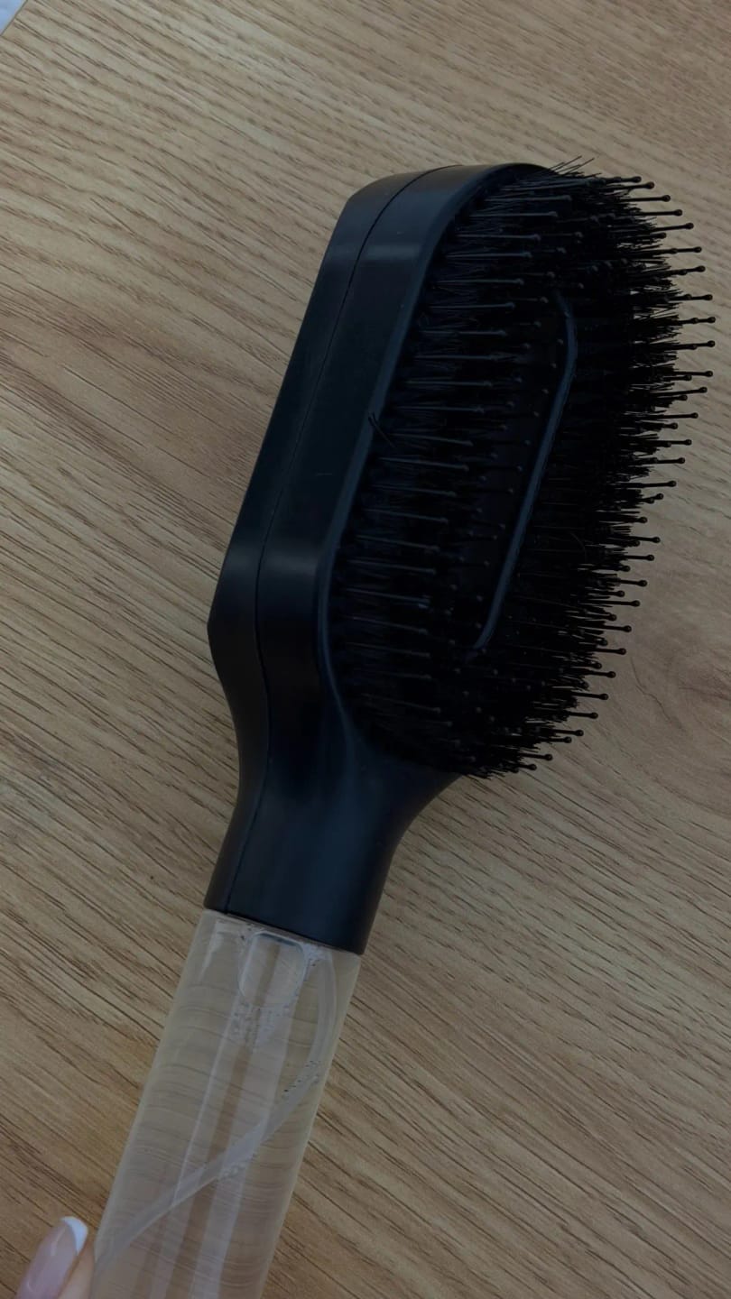 Customer photo review of Scalvée™ Anti-Frizz Hair Brush