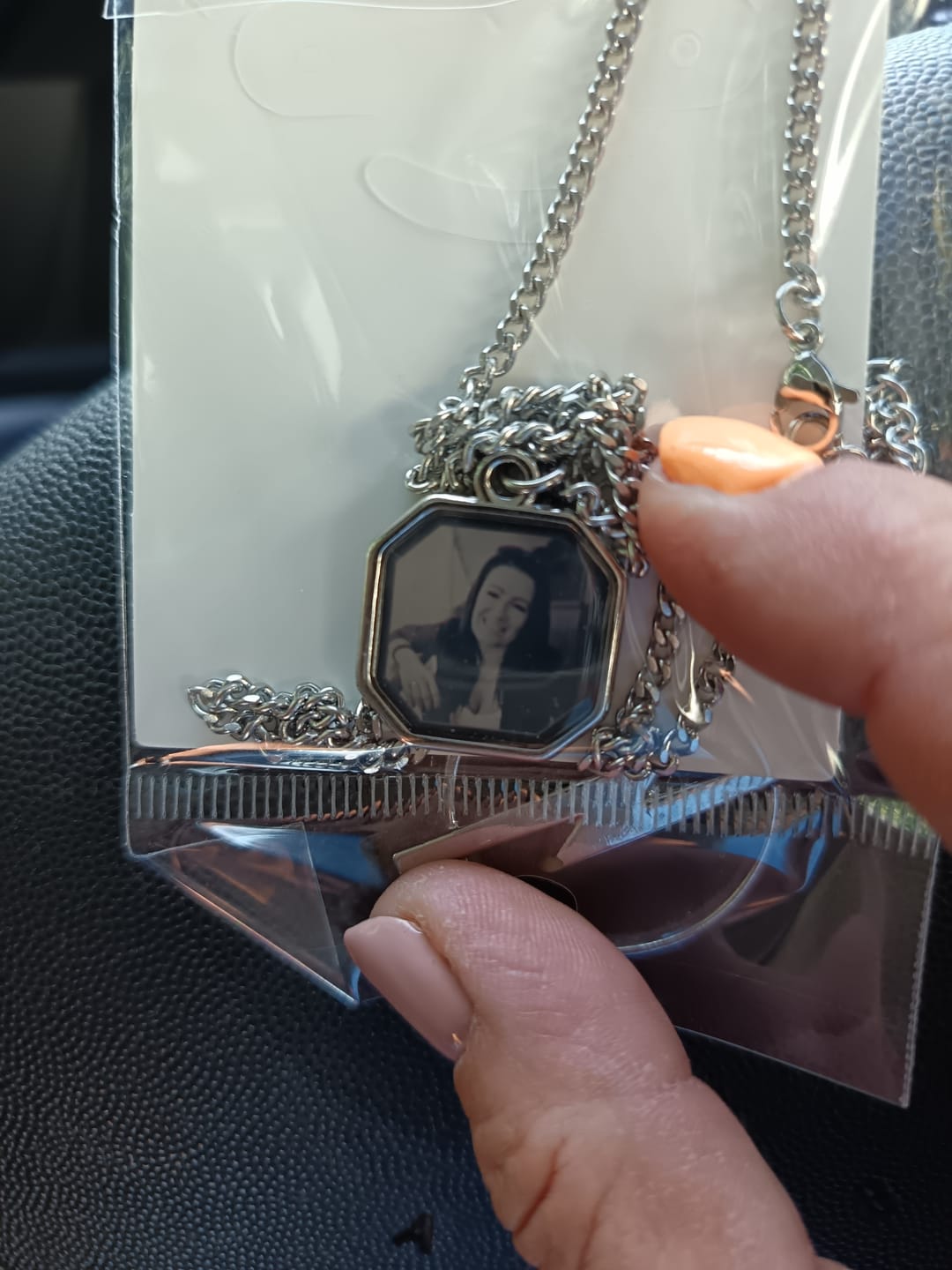 Customer photo review of Személyre szabott titkos fotó nyaklánc