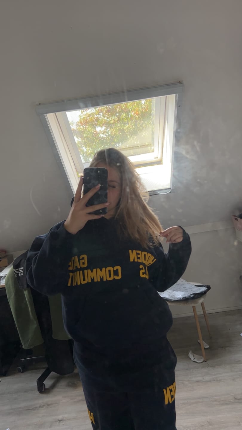 Customer photo review of GATED COMMUNITY STRAIGHT LEG SWEATPANTS AMBER/NAVY