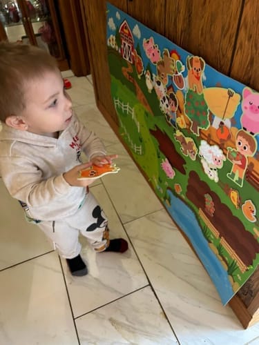 Customer photo review of Quadro Interativo Littlestorieskids: Promove o jogo independente desde a primeira utilização.
