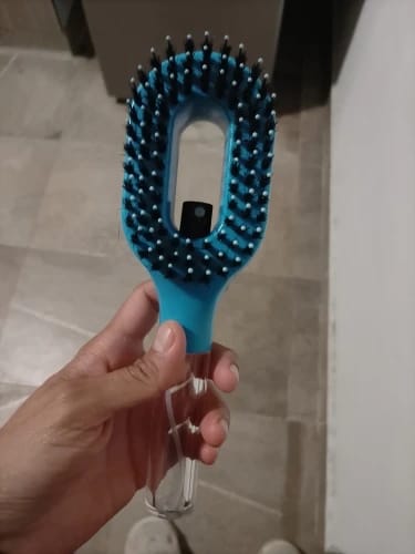 Customer photo review of Scalvée™ Anti-Frizz Hair Brush
