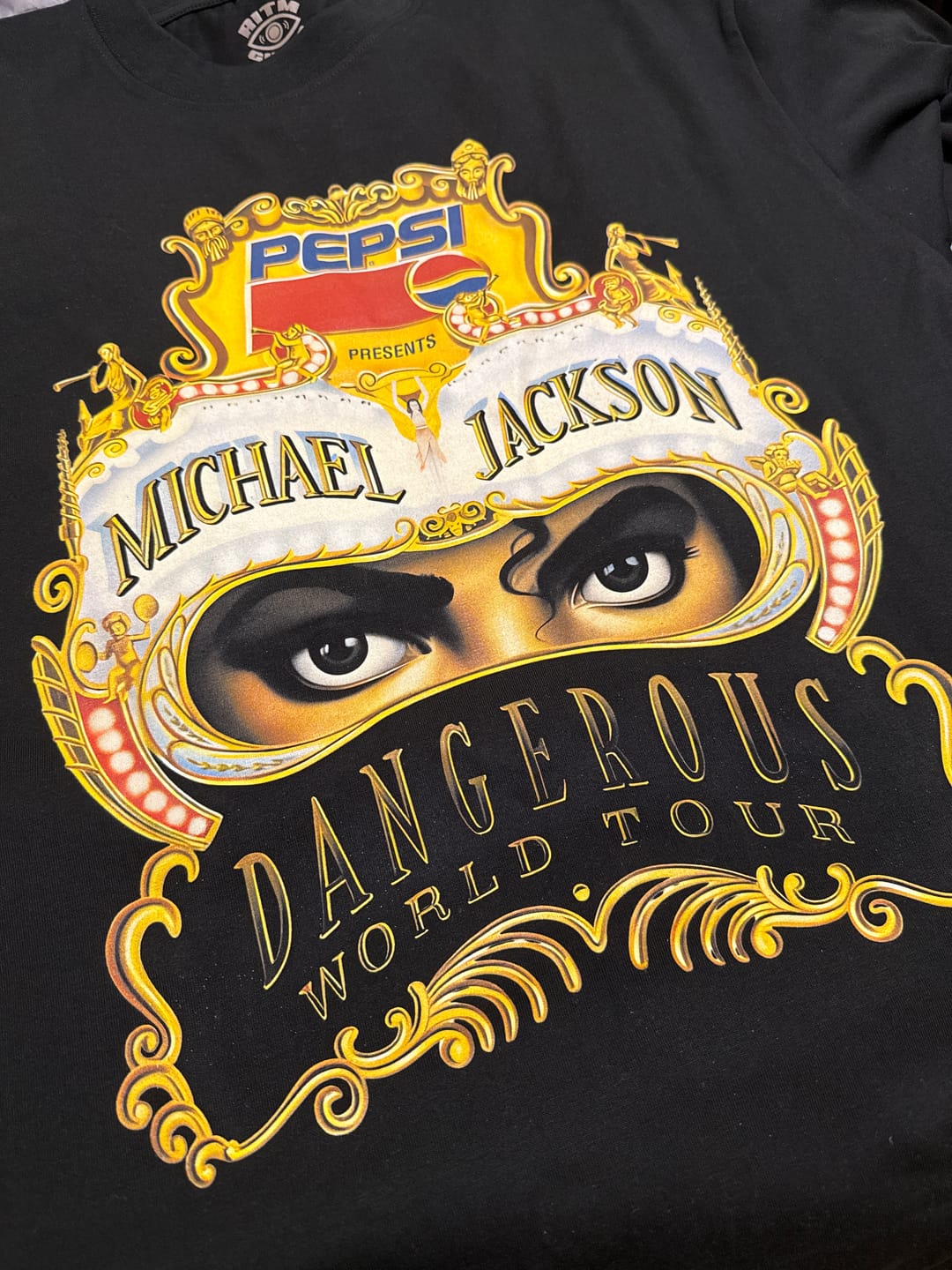Customer photo review of Polera Michael Jackson Dangerous World Tour | Los Ojos que Pararon el Mundo