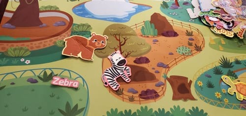 Customer photo review of Quadro Interativo Littlestorieskids: Promove o jogo independente desde a primeira utilização.
