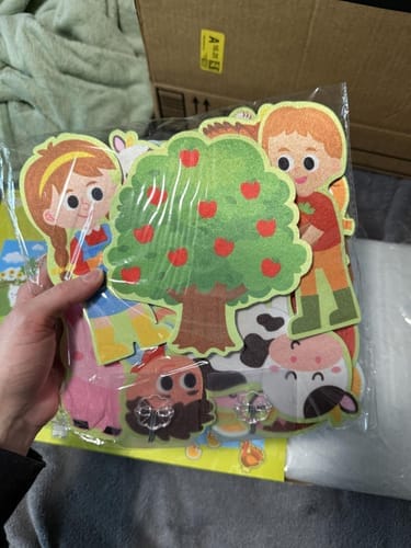 Customer photo review of Quadro Interativo Littlestorieskids: Promove o jogo independente desde a primeira utilização.
