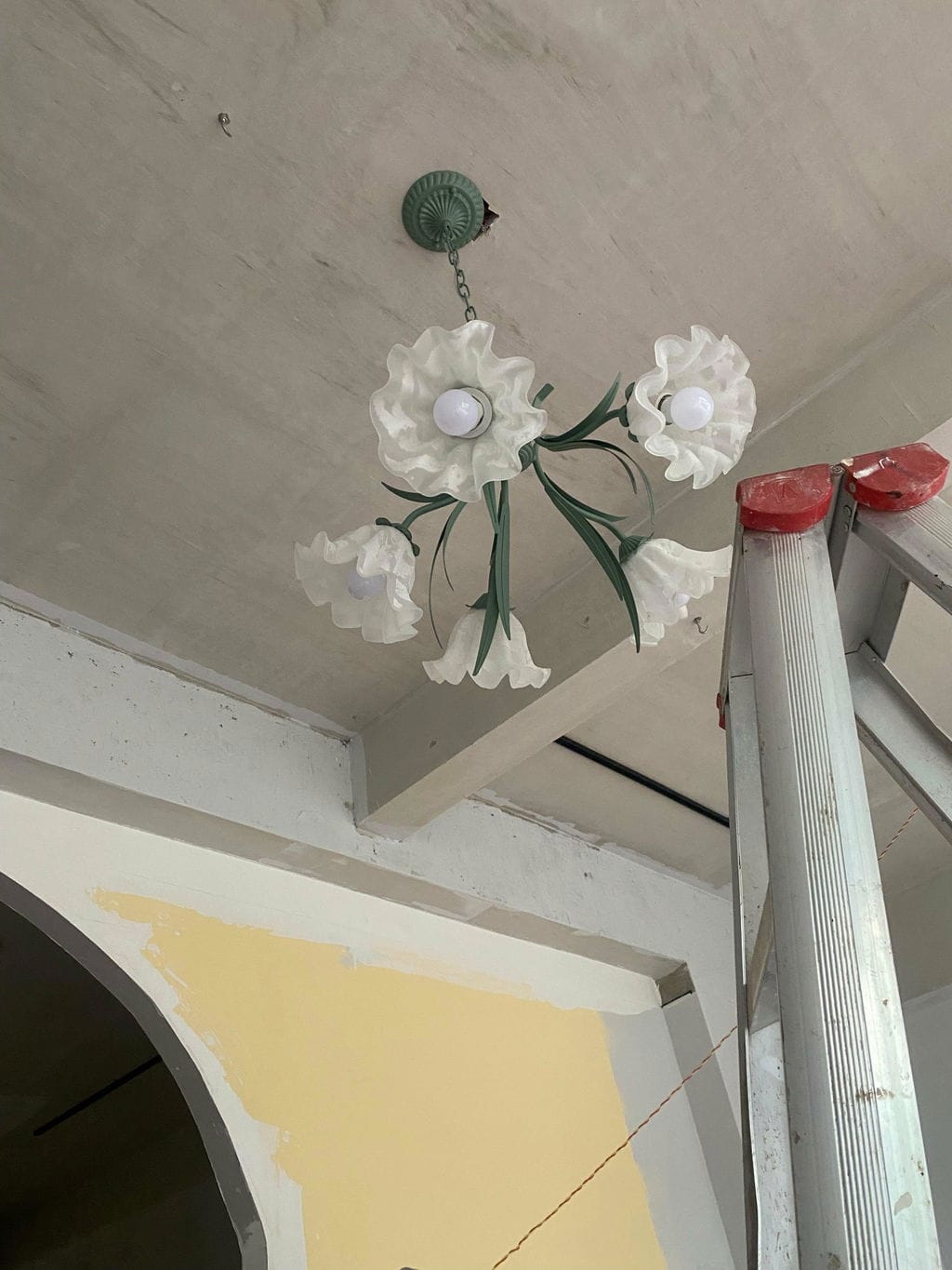 Customer photo review of Green Metal Bouquet Chandelier, White Shades, 32 cm Height