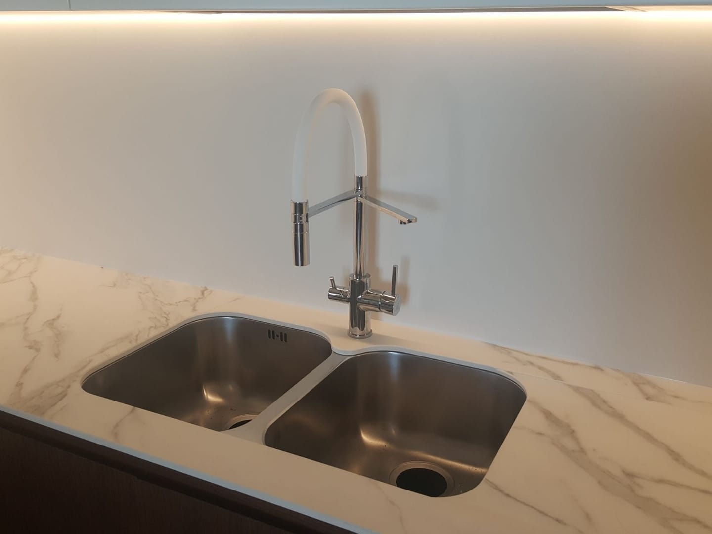 Customer photo review of 3 Way Kitchen Filter Tap, FL, with 360° swivel spout and 2-jets removable Spray, Chrome / White