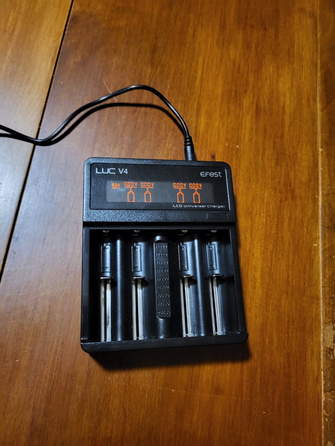 Customer photo review of Efest LUC V4 4 Channel Battery Charger
