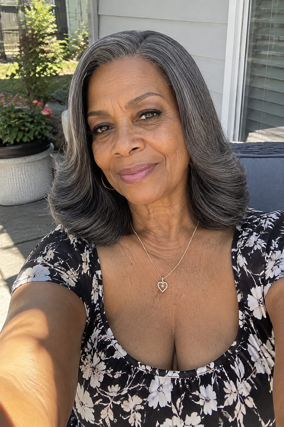 Customer photo review of Luvwin Dark Gray Color Salt & Pepper Custom Wavy Hair 5x5 Pre-cut Lace Bob Wig For Seniors