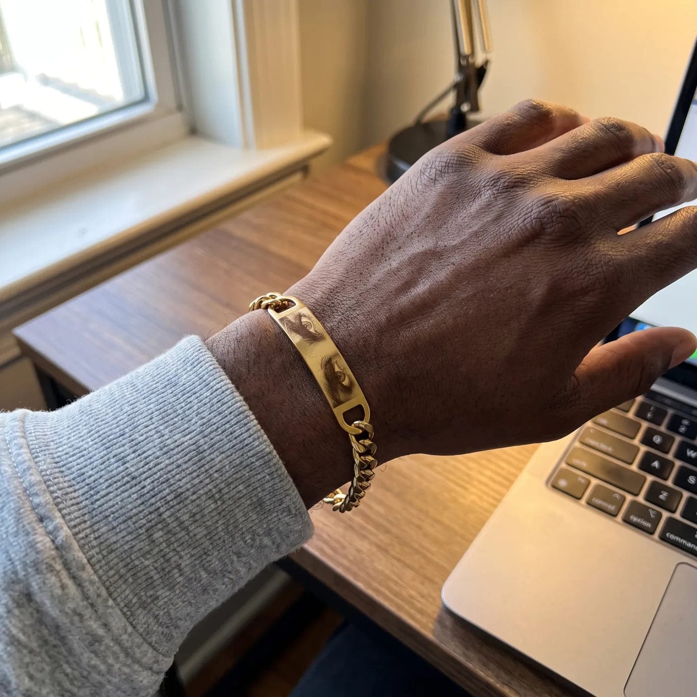 Customer photo review of Pulsera Ojo Eterno | Joyería Personalizable