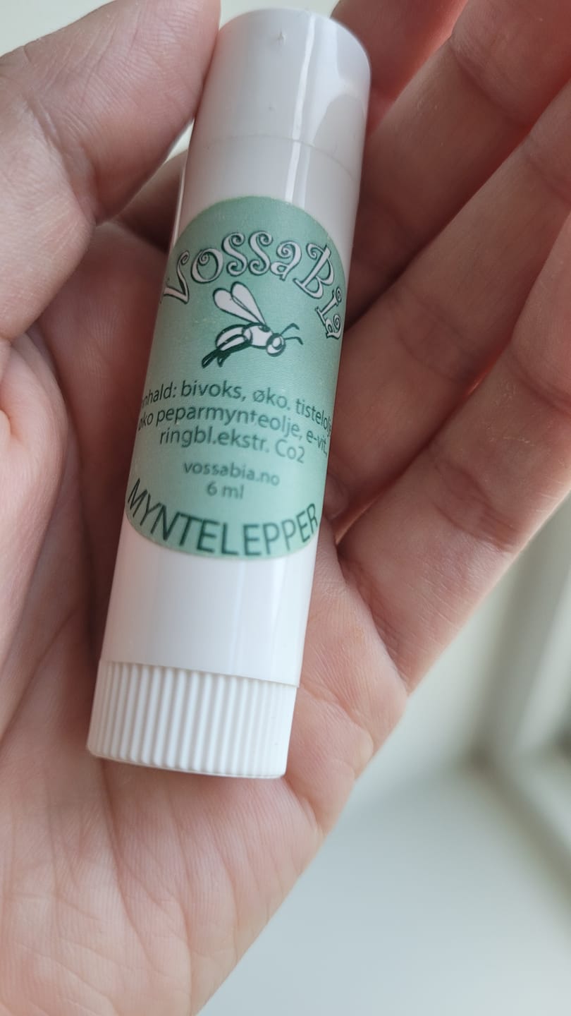 Reseña fotográfica de un cliente sobre los labios de menta