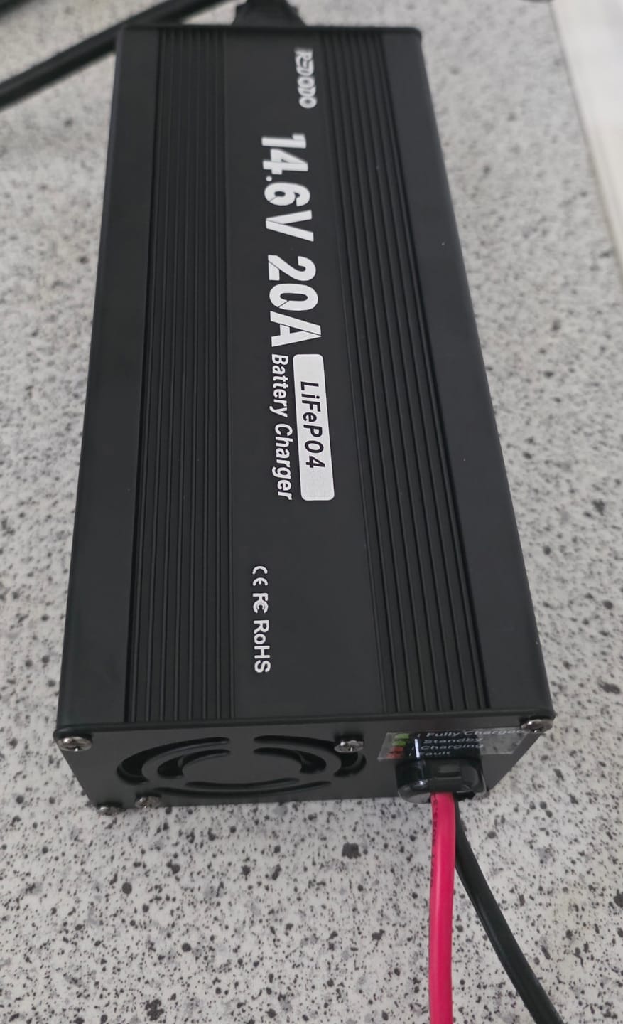 Customer photo review of Redodo 14,6V 20A Lifepo4 Batterieladegerät für Lithium-Eisenphosphat-Batterie