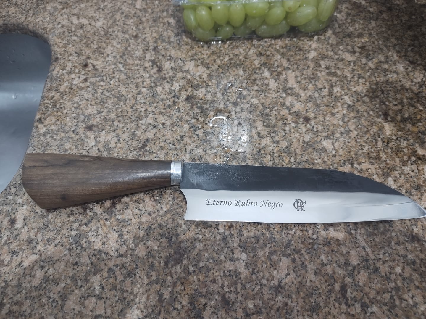 Customer photo review of Faca de Cozinha Modelo Brut The Forge Japonesa