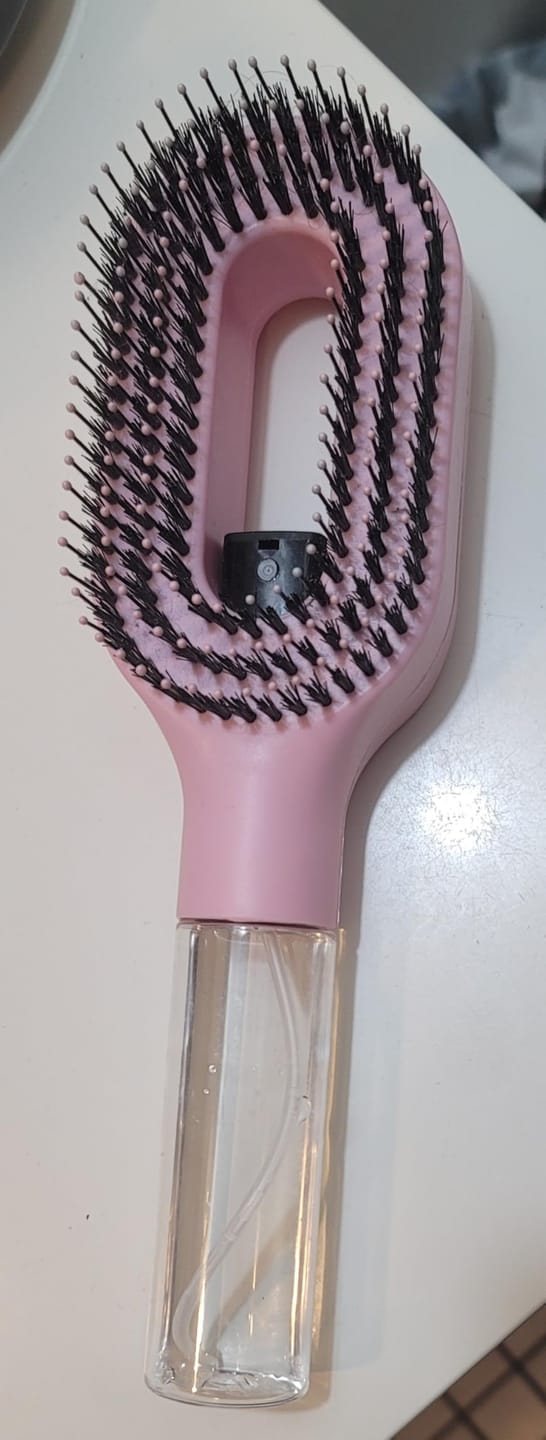 Customer photo review of Scalvée™ Anti-Frizz Hair Brush
