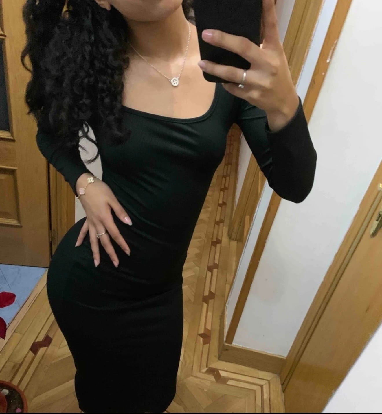 Customer photo review of Vestido Bodycon Midi Cuello Uve