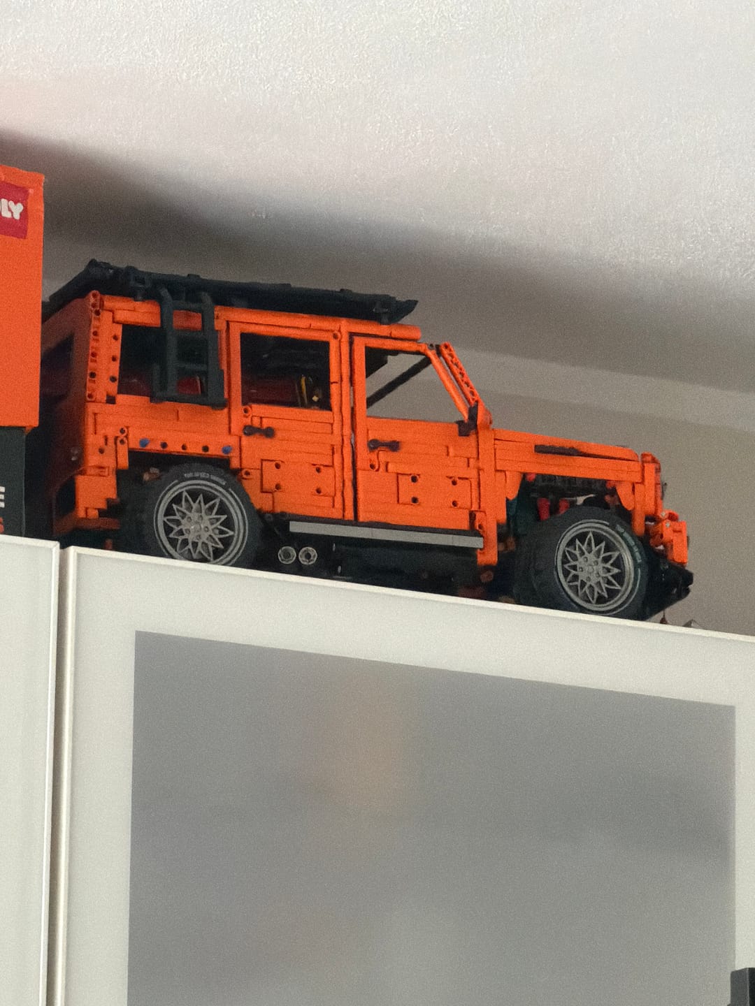 Customer photo review of GULY 10642 Raceforge Offroad SUV 1:8 – 3914 Teile Technik Geländewagen Static Version