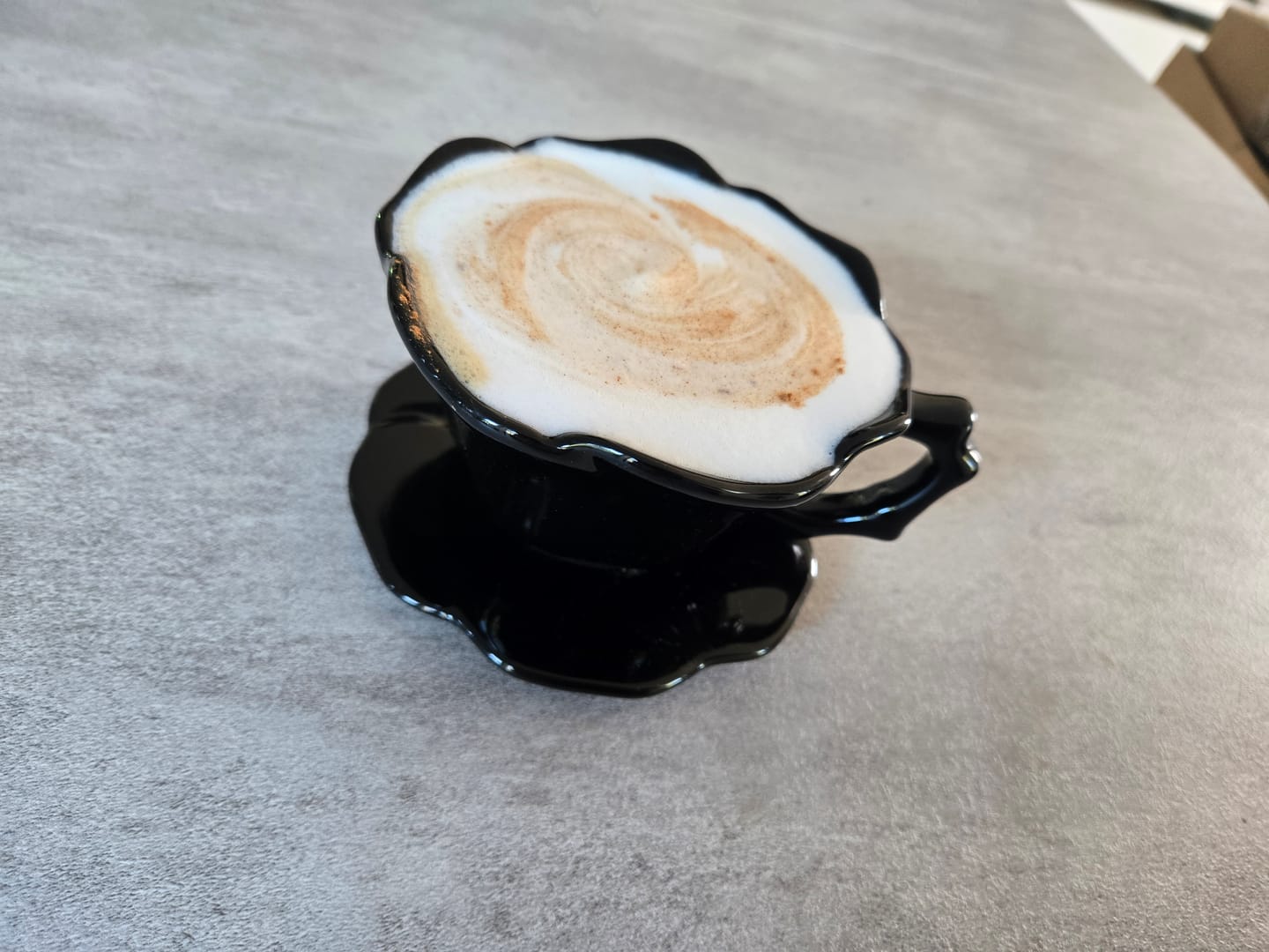 Customer photo review of Schwarze Rosen-Teetasse mit Untertasse – Gothic Keramikbecher