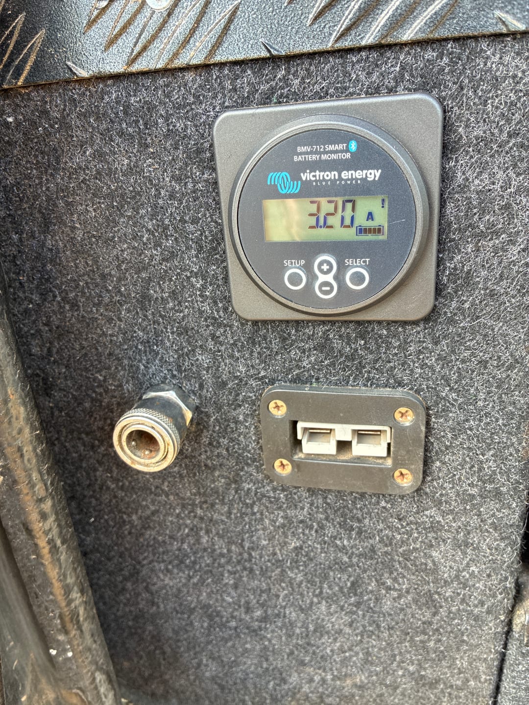 Customer photo review of Victron | Battery Monitor | BMV-712 Smart Black (BAM030712200)