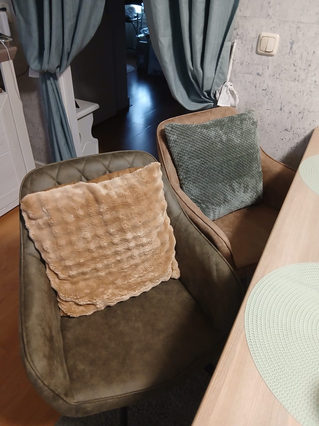 Customer photo review of Brione Draaibare Eetkamerstoel - Groen