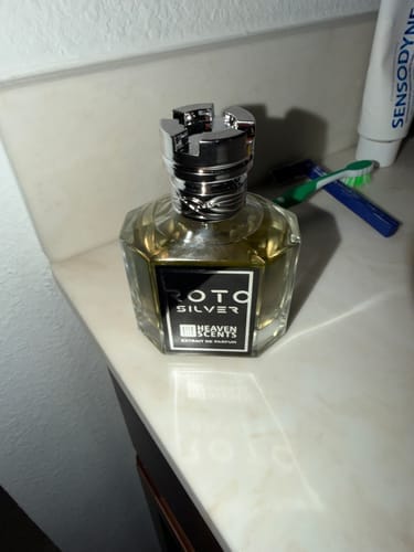 Customer photo review of Roto Gold Royal Edition - Luxury Extrait de Parfum 100ml