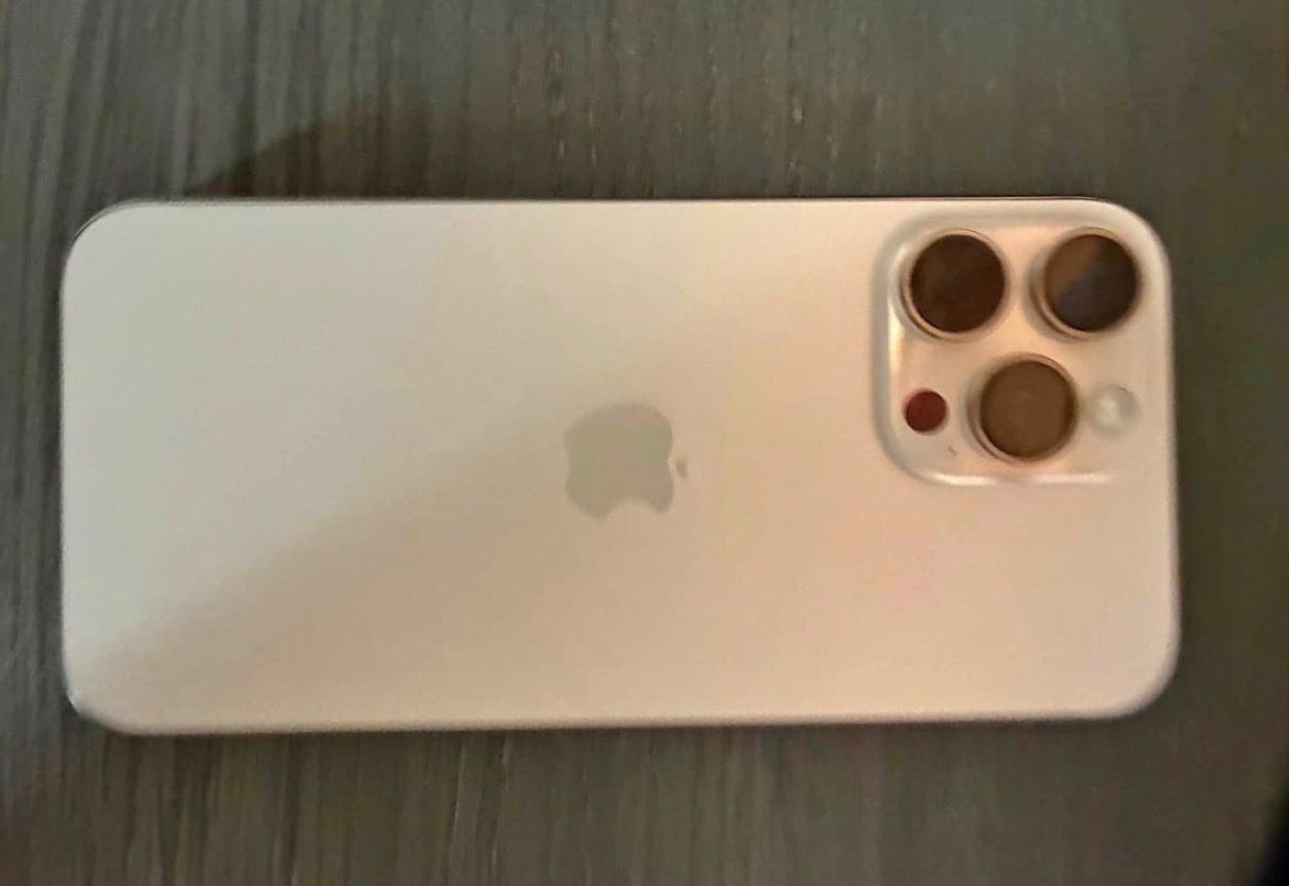 Customer photo review of iPhone 16 Pro Max