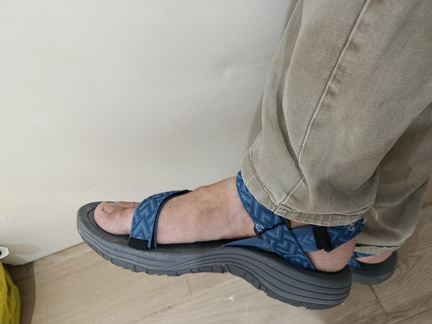 Customer photo review of סנדלי שורש לגברים | קלהארי | עודפים