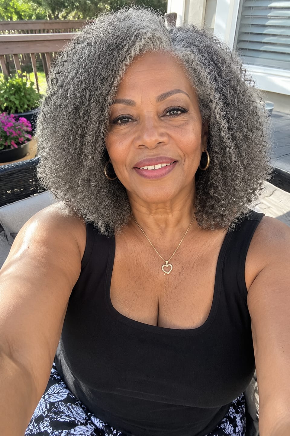 Customer photo review of Luvwin 5x5 Jerry Curly Salt And Pepper Glueless Gray Color Pre-Cut Lace Fluffy Bob Wig 100% Real Human Hair