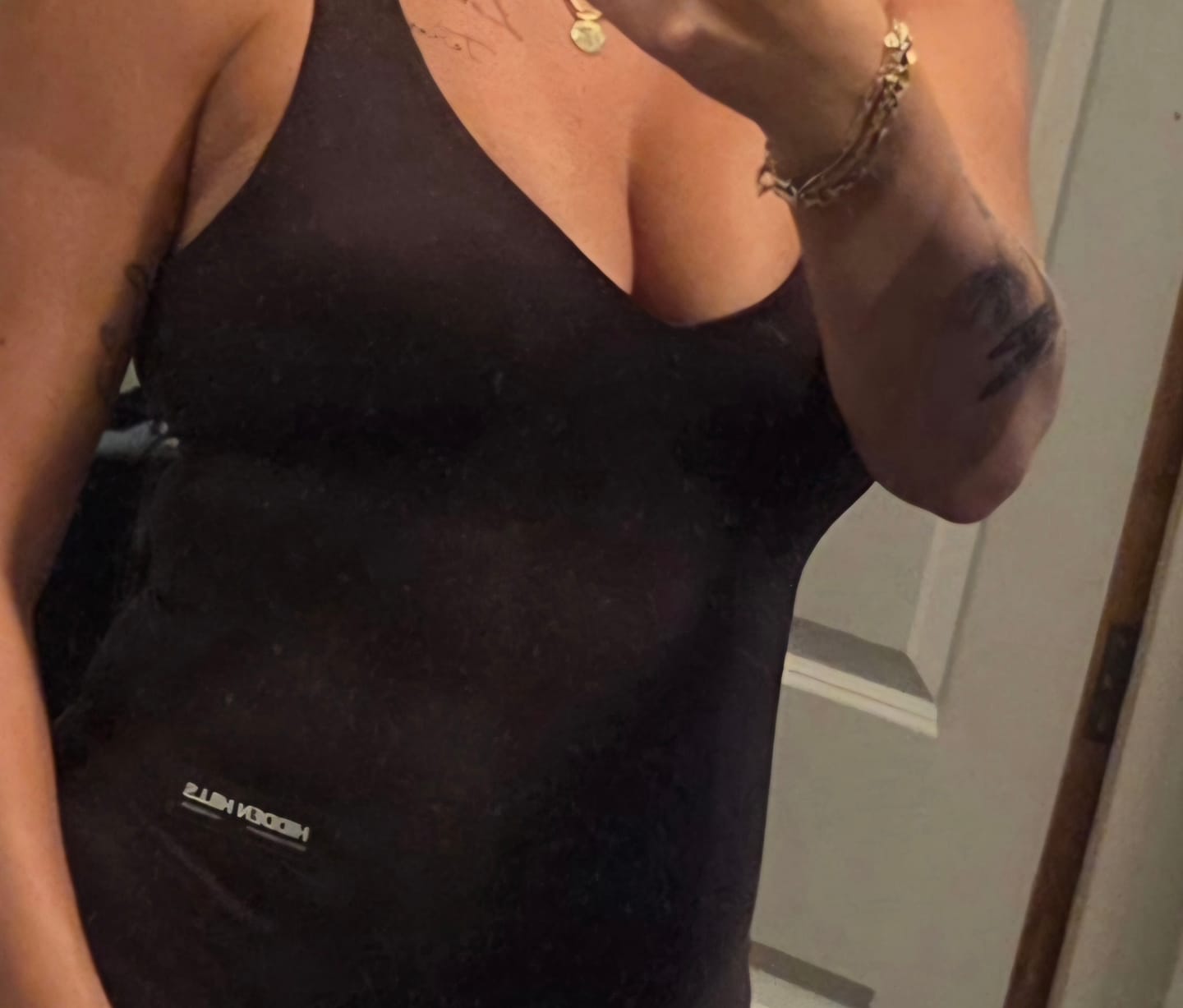 Kundenbewertung mit Foto zum LABEL BODYSUIT DARK BROWN