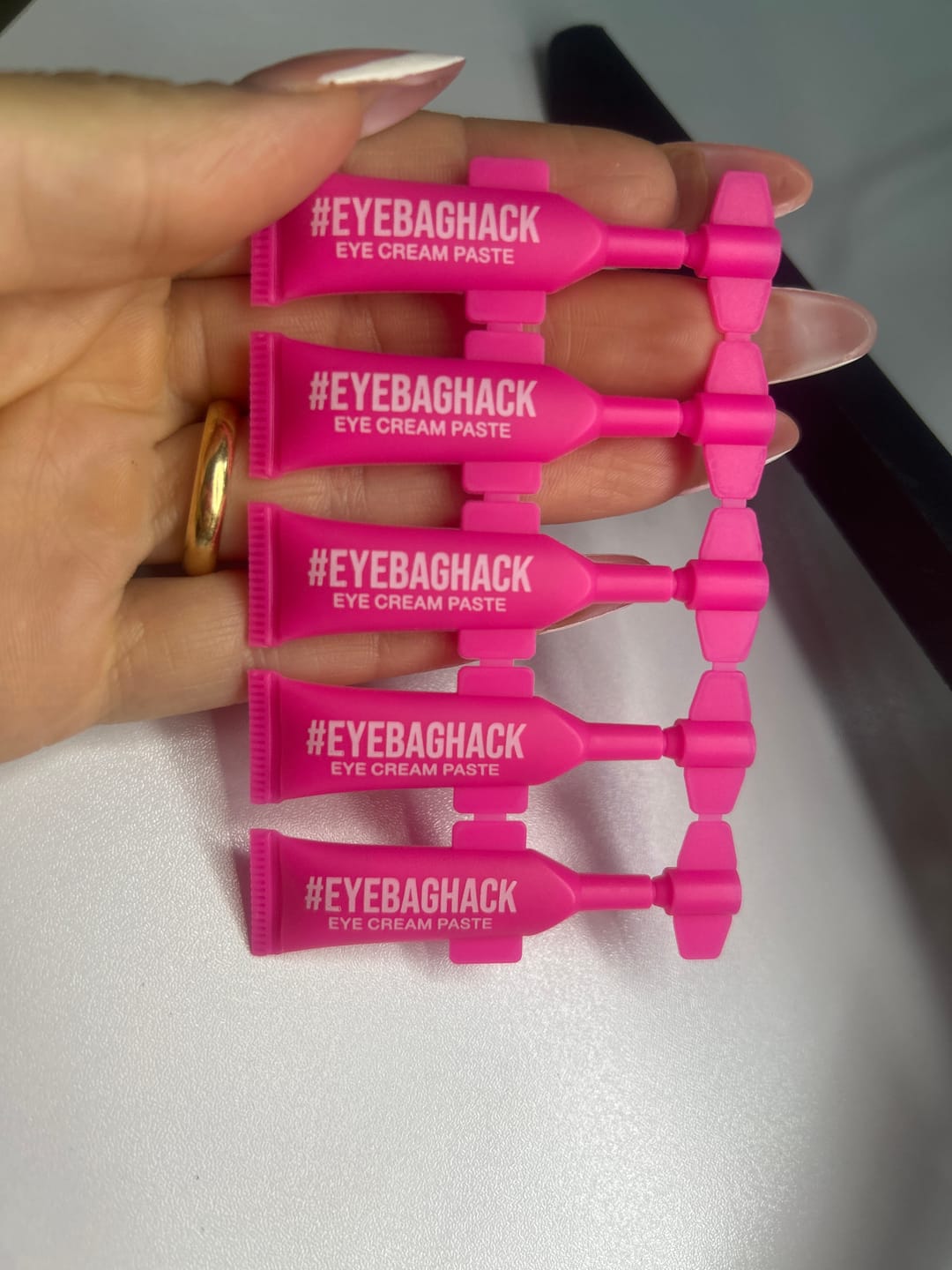 Customer photo review of EYEBAGHACK -  Express Eyelift Effect