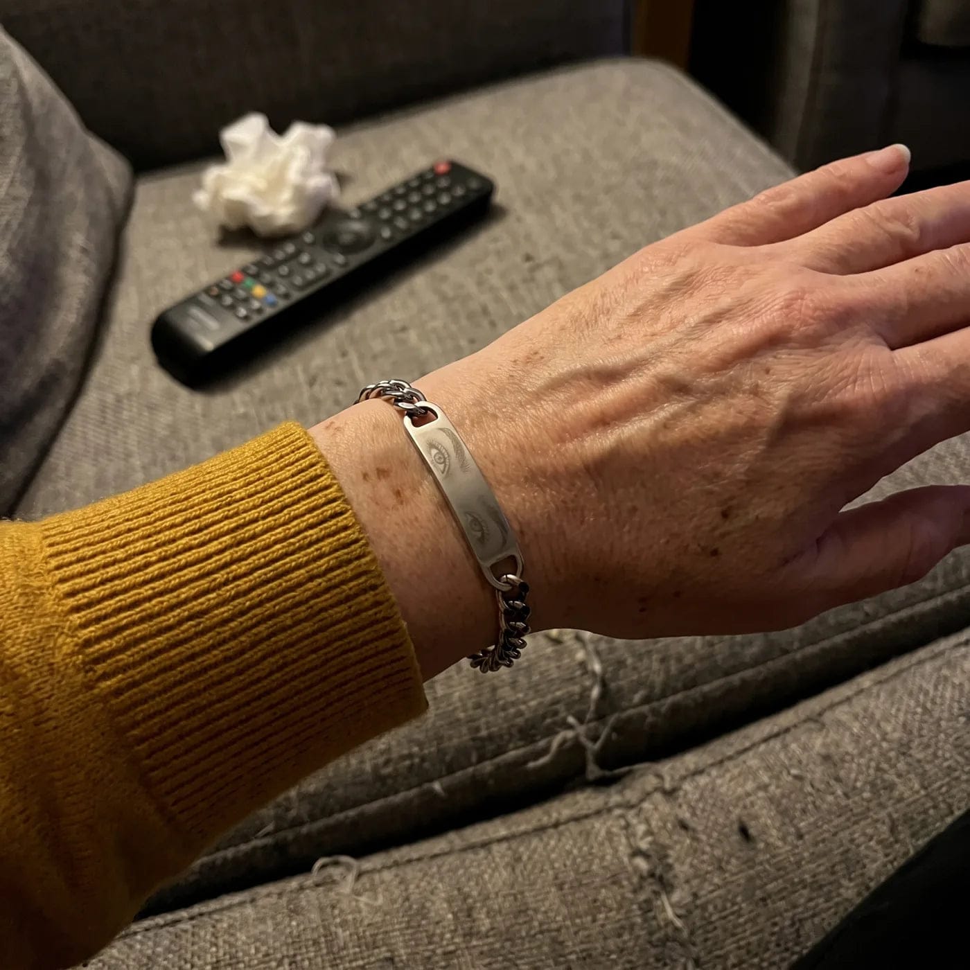 Customer photo review of Pulsera Ojo Eterno | Joyería Personalizable