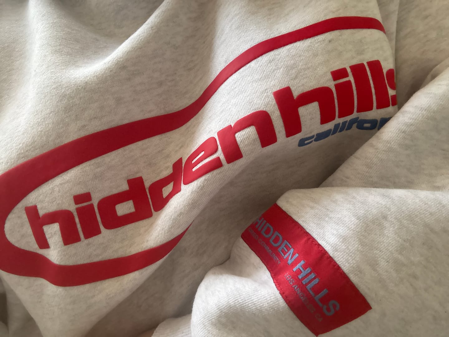 Customer photo review of SPORTY HOODIE LIGHT GREY/RED