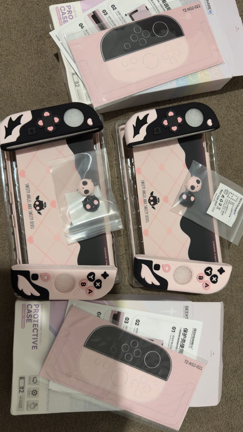 Customer photo review of GeekShare Sweet Skull Silicone Controller Grip Case Set for Switch 2