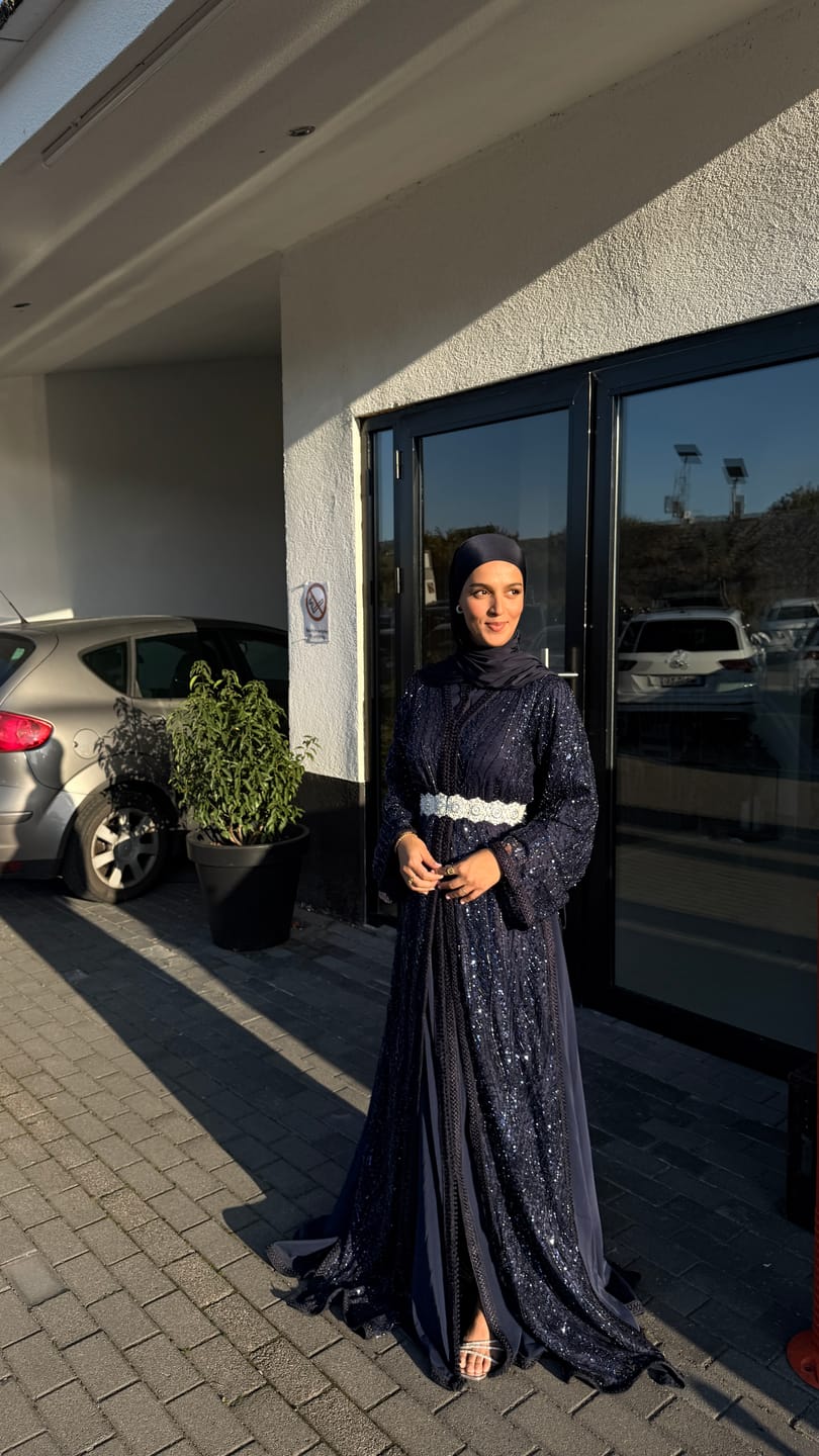 Customer photo review of Élya Dark Blue