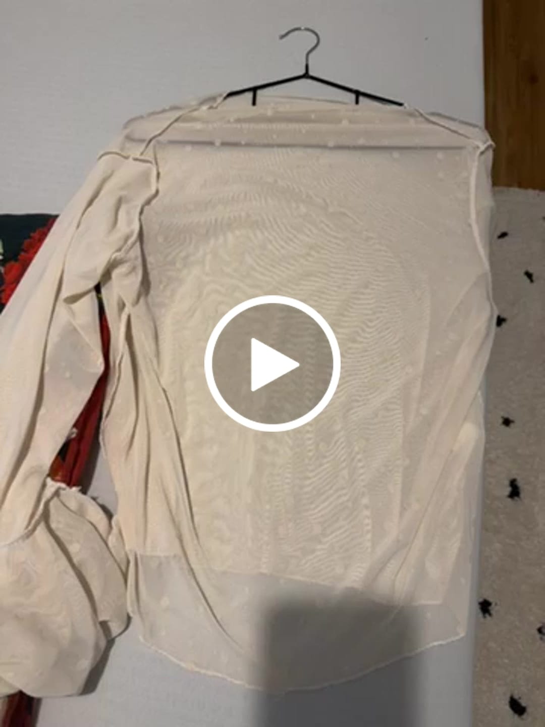 Customer video review of Mesh Oberteil langarm mit Volants & Punkten aus Samt creme
