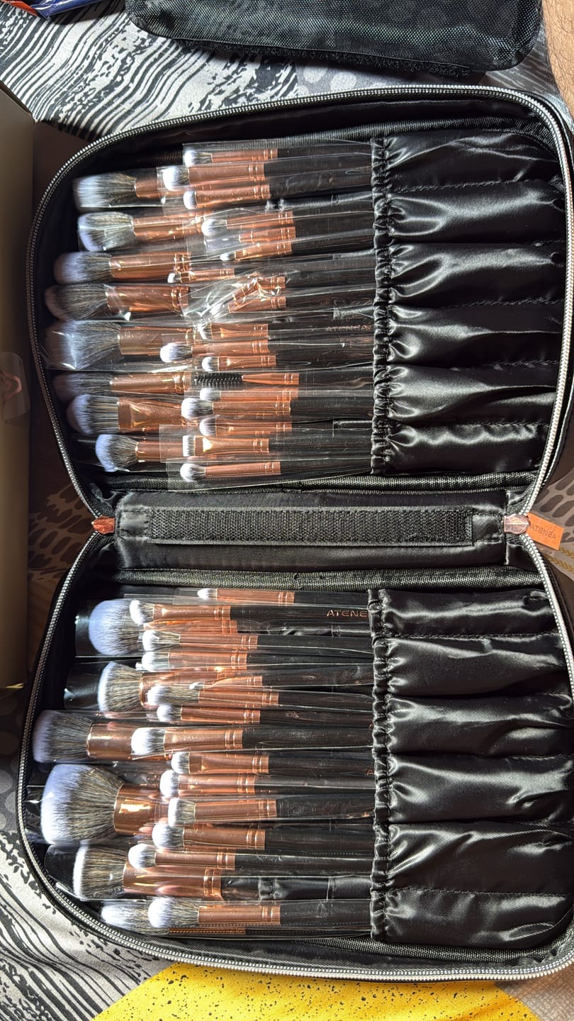 Customer photo review of KIT DE BROCHAS DE MAQUILLAJE FLAWLESS X46 PCS