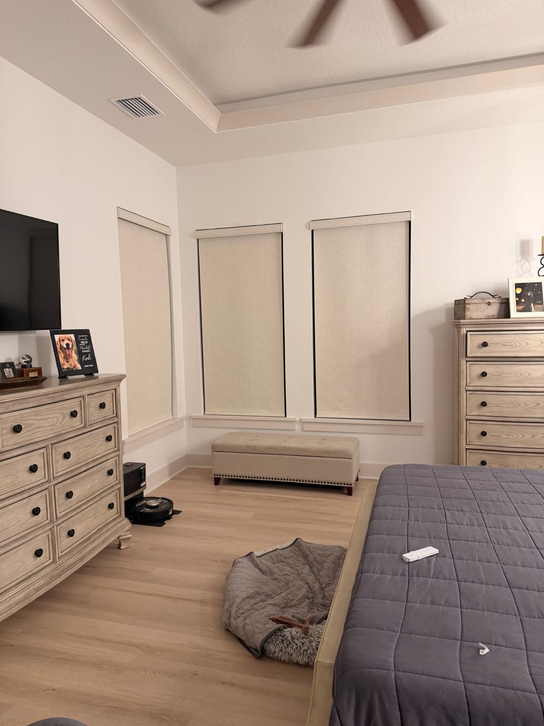 Customer photo review of SmartWings Motorized Roller Shades 100% Blackout Linen