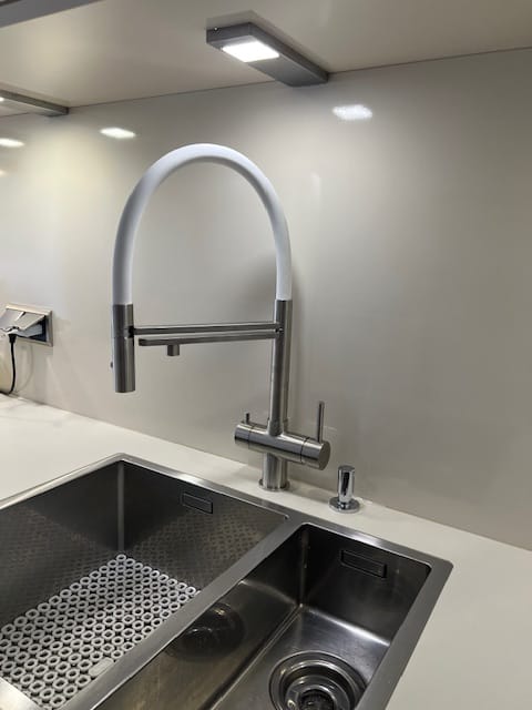 Customer photo review of 3 Way Kitchen Filter Tap in Solid STAINLESS STEEL, with 360° swivel spout and 2-jets removable Spray, Polished / White