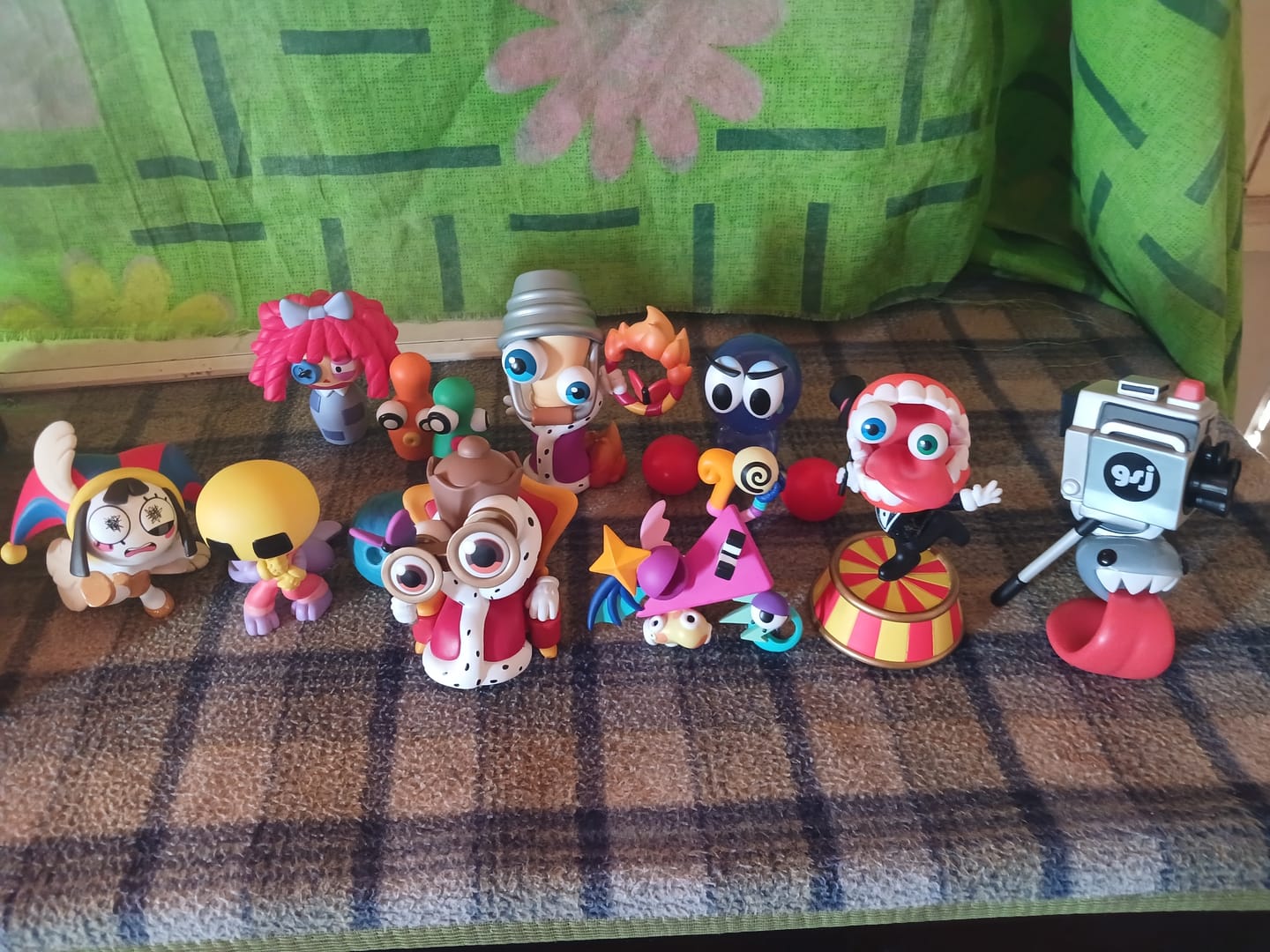 Customer photo review of Digital Circus Animiniz: Side Show Series